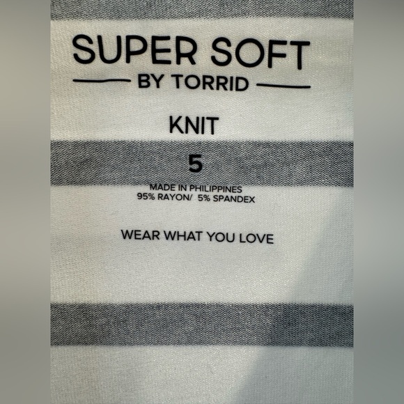 Torrid Tops - Picture 6 of 7